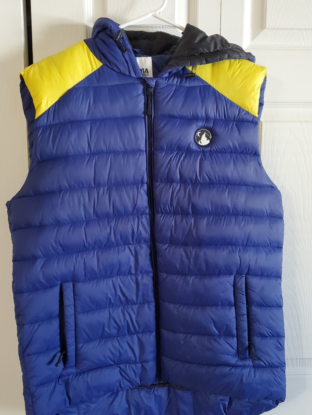 ZYIA ACTIVE ALTITUDE LARGE PUFFER HOODED VEST. BLUE YELLOW.